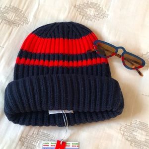 Man repeller beanie & sunglasses set